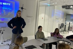 b383f01e-9e18-4f13-a786-2e93ca736c18